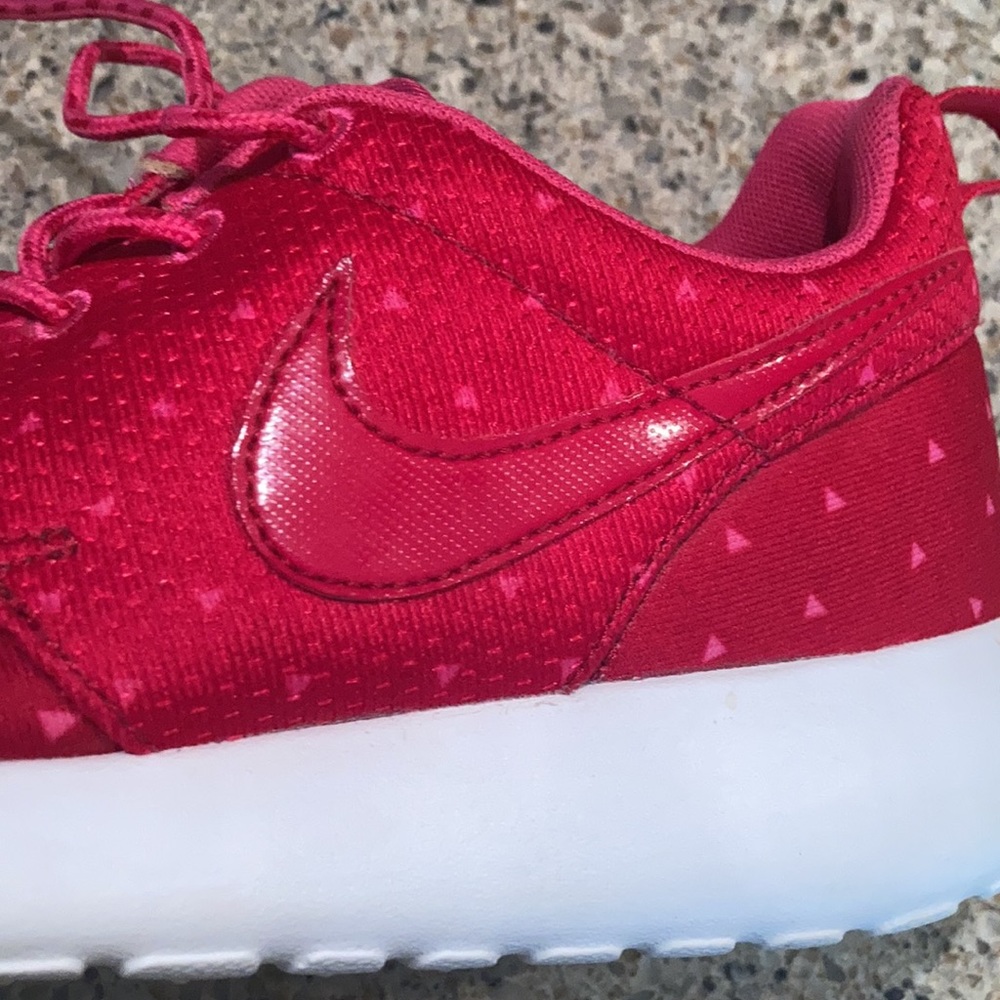 Size 5Y Nike Roshe One GS 'Gym Red' - Picture 4 of 13